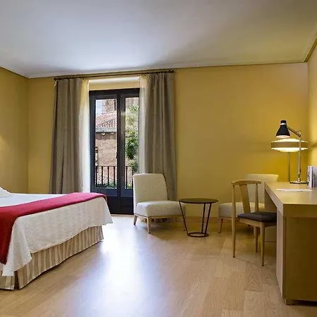 奥肯卡塞雷斯宫nh精品酒店 酒店 4*